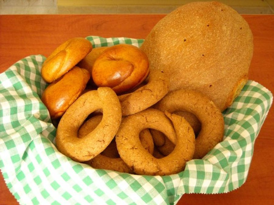 basket with kuluraki Greek cookies and bread at The Apolloniatisses